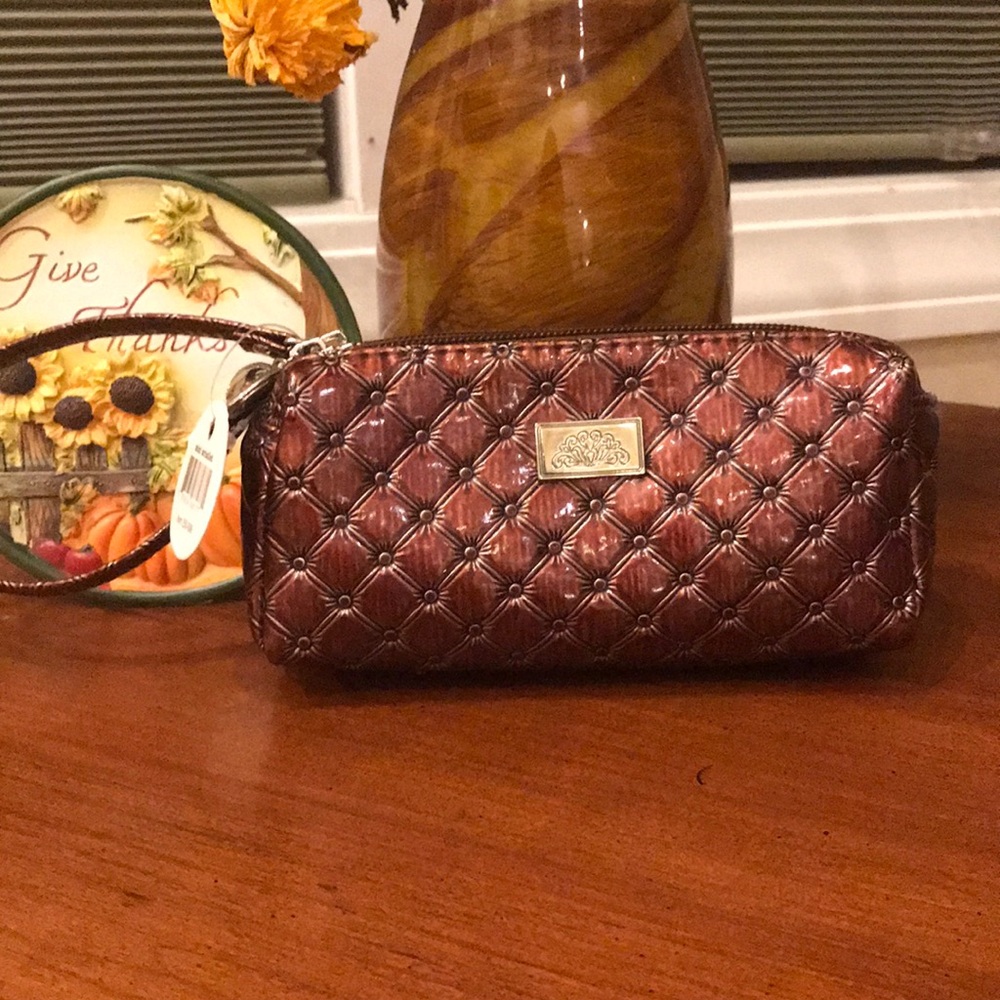 ❤️ NWT! Vinyl mini 3 compartment wristlet